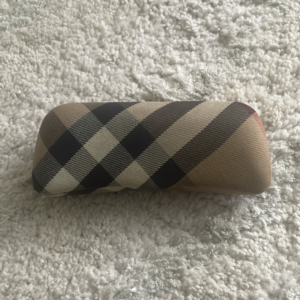 Authentic Burberry Nova Check Clamshell Case with Hugo Boss Microfiber Cloth - Picture 2 of 6